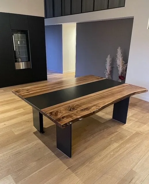 Table à manger en noyer massif et acier