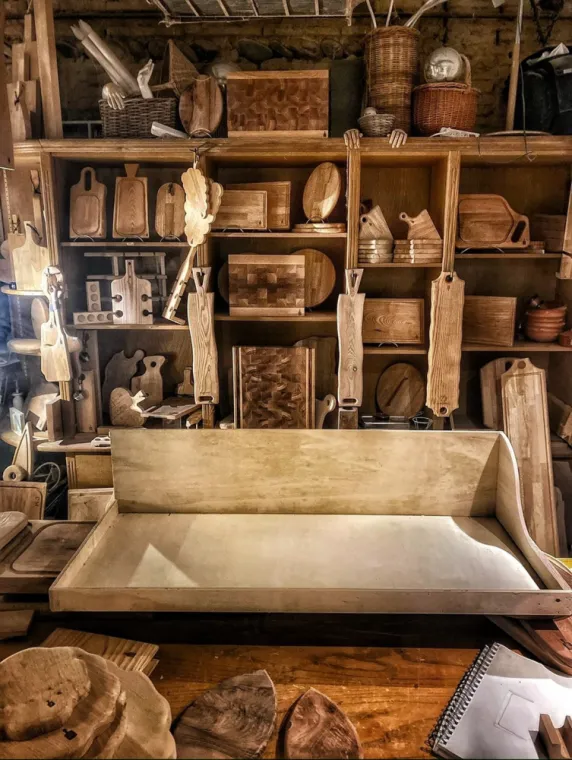 Fabrication artisanale de présentoirs en bois sur mesure près de Toulouse, Atelier RBS La Planche