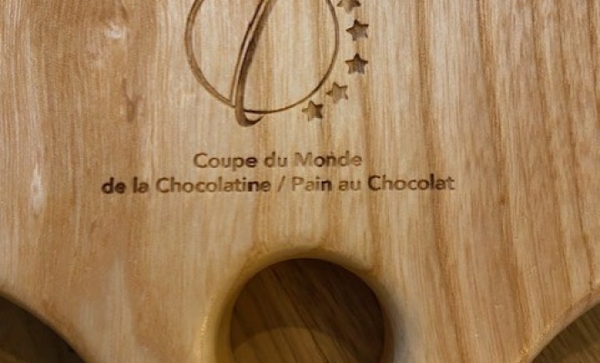 Planche et plateau en frêne massif français gravés Coupe du monde de la chocolatine
