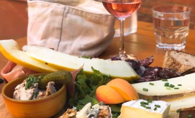 Planche apéritif en bois : idée cadeau tendance à Toulouse, Atelier RBS La Planche